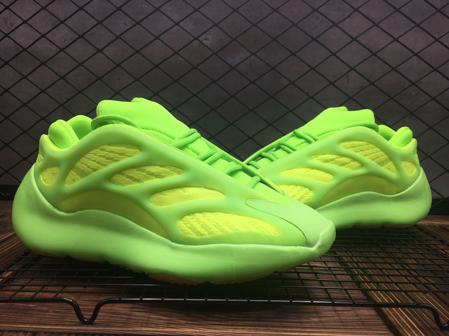 adidas yeezy 700 - Fluor