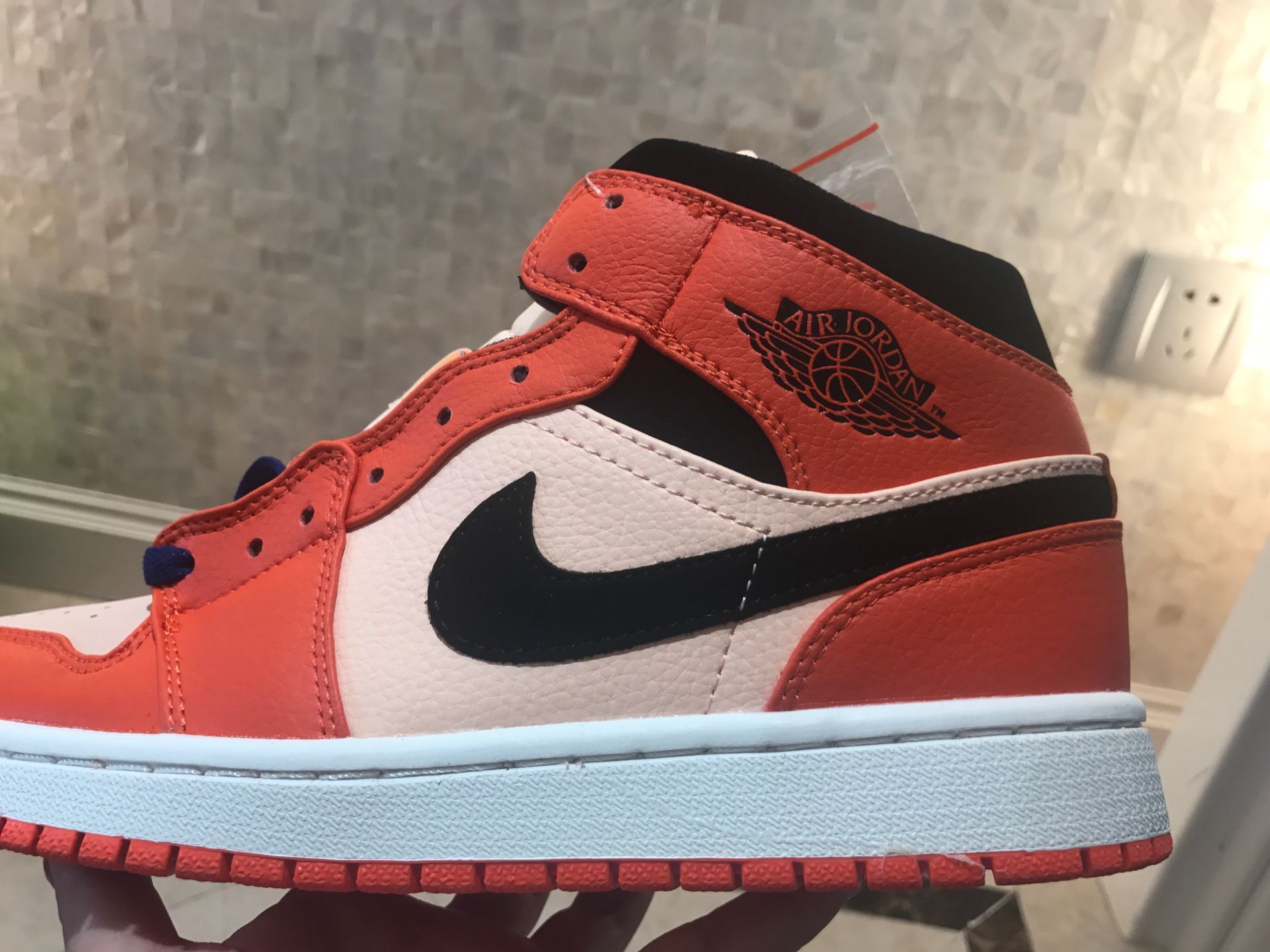 jordan air jordan 1 retro mid - Naranjo Blanco Negro