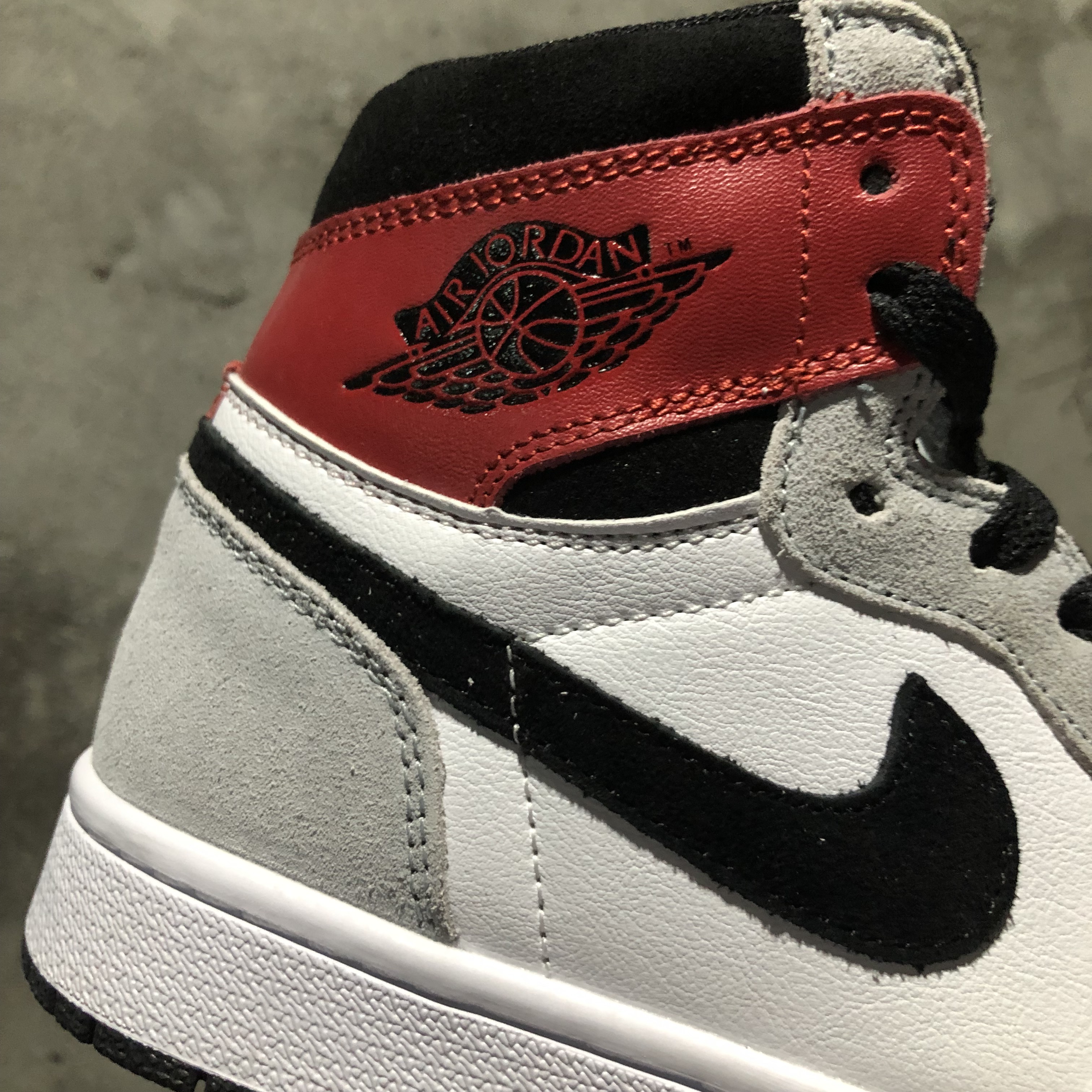 jordan air jordan 1 retro high - Gris Blanco Negro Rojo