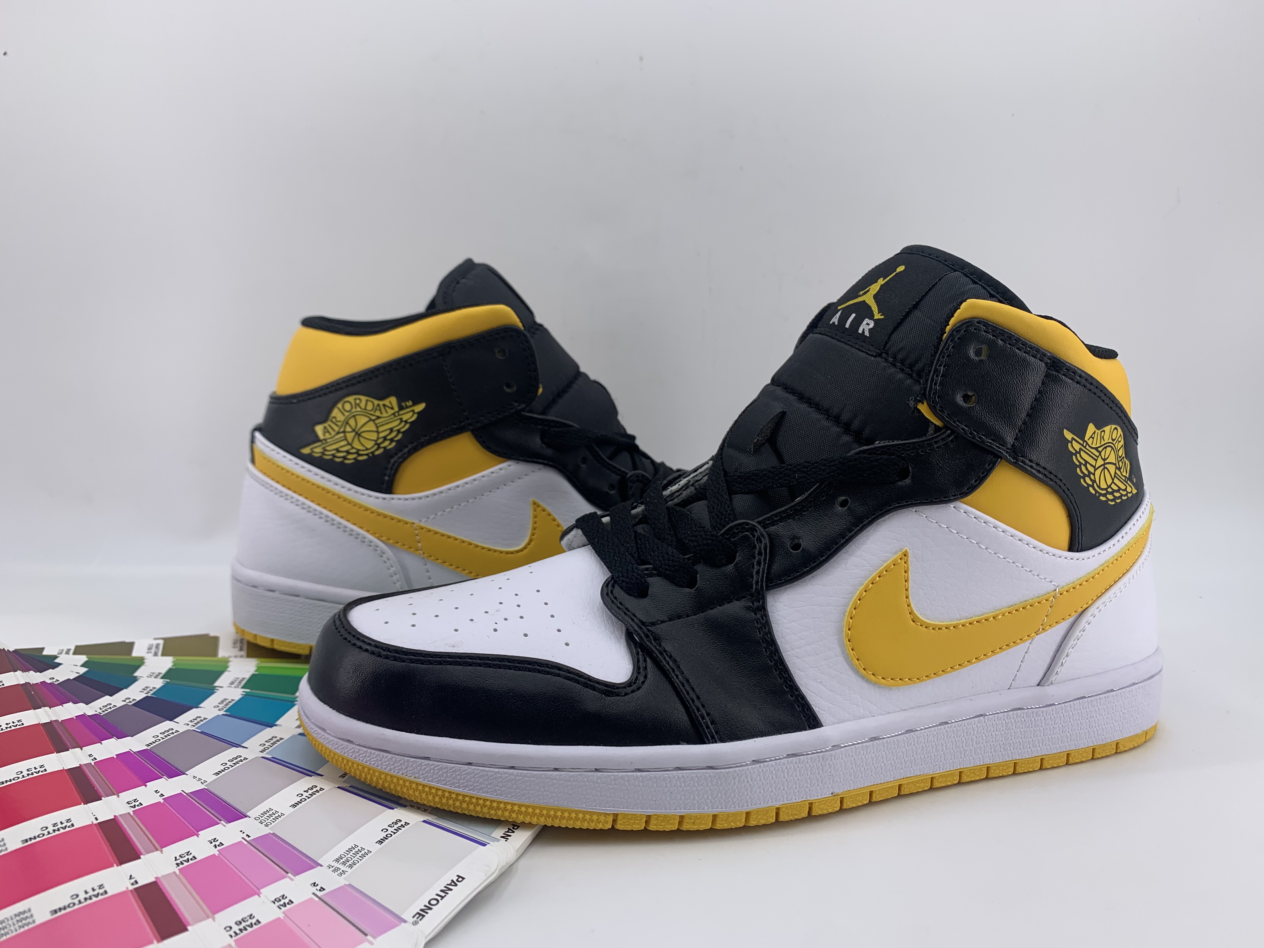 jordan air jordan 1 retro mid - Negro Blanco Amarillo