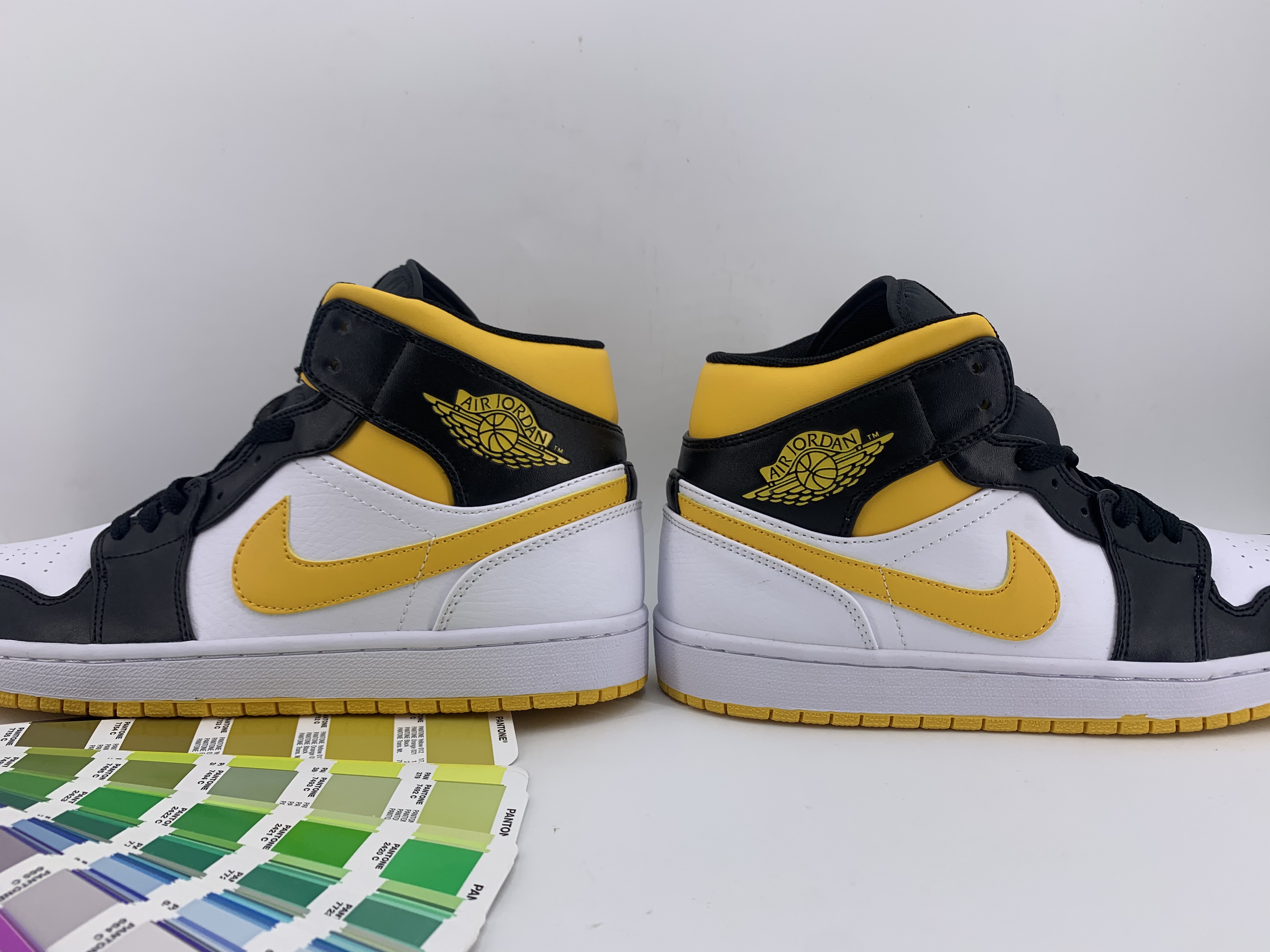 jordan air jordan 1 retro mid - Negro Blanco Amarillo