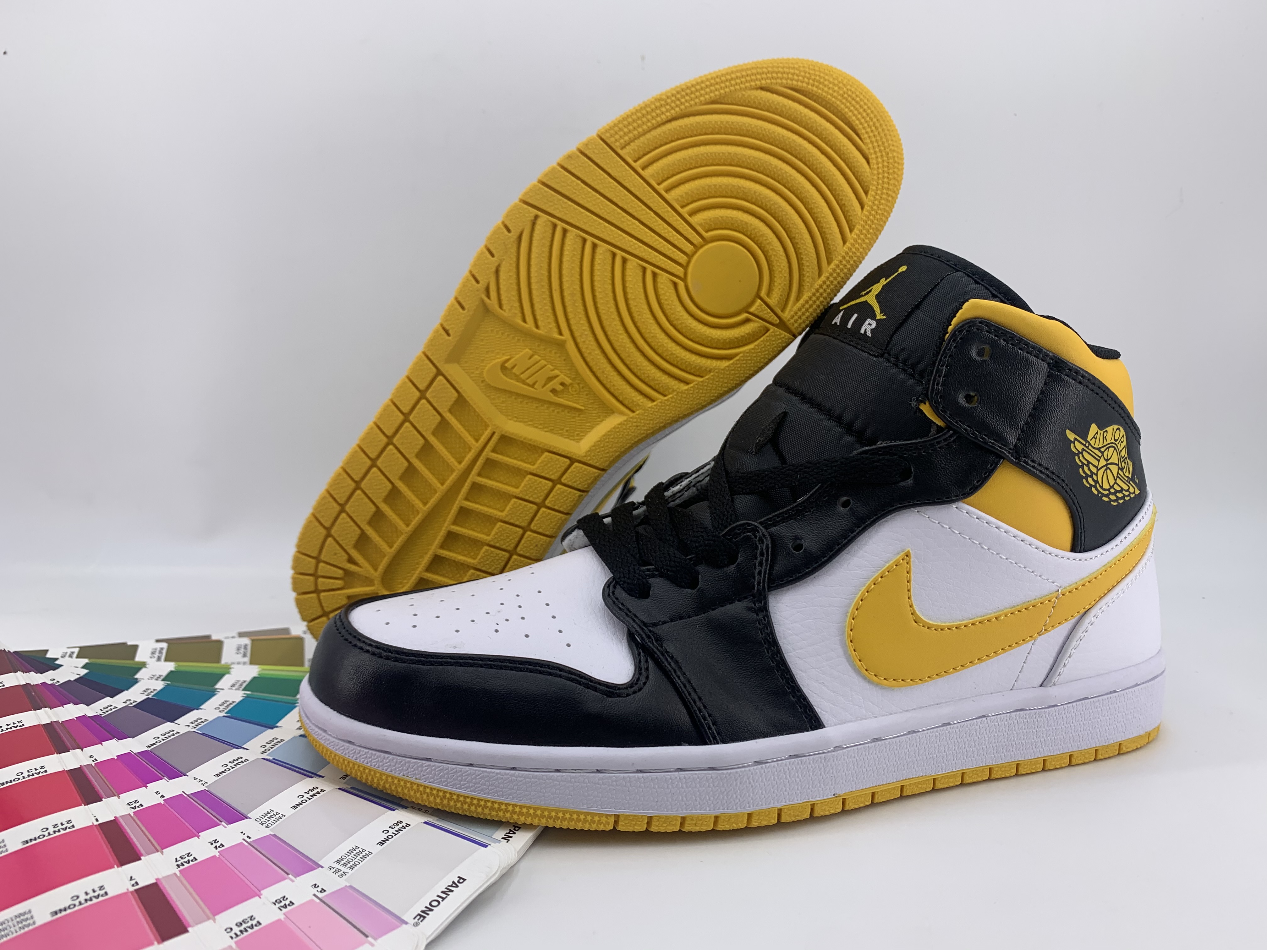jordan air jordan 1 retro mid - Negro Blanco Amarillo