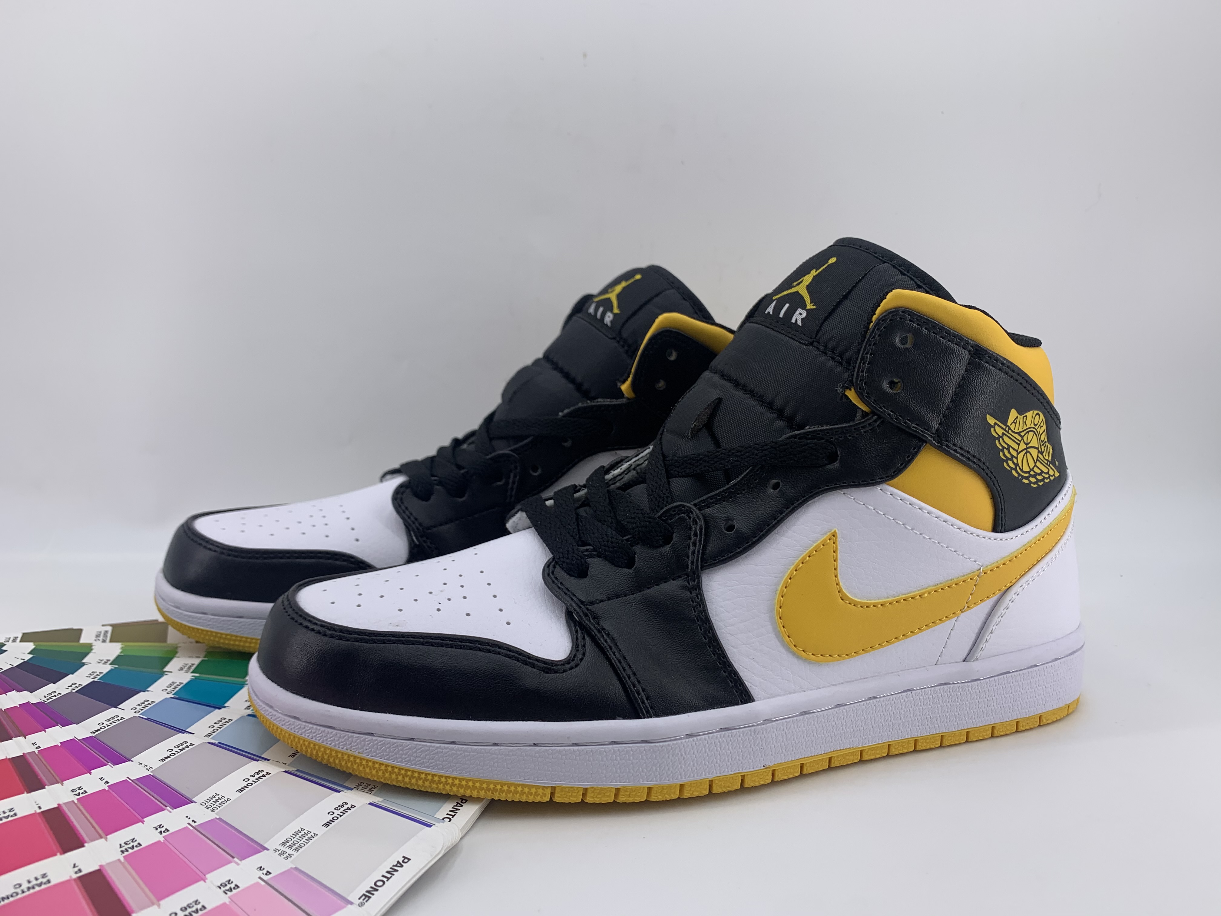 jordan air jordan 1 retro mid - Negro Blanco Amarillo