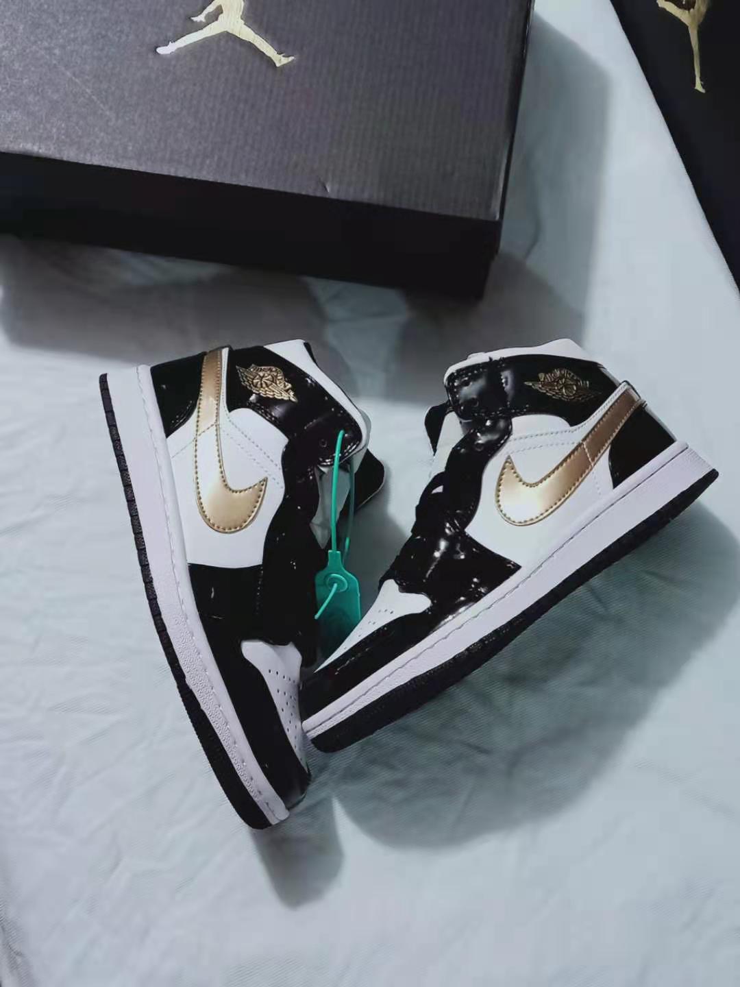 jordan air jordan 1 retro mid - Blanco Negro Dorado