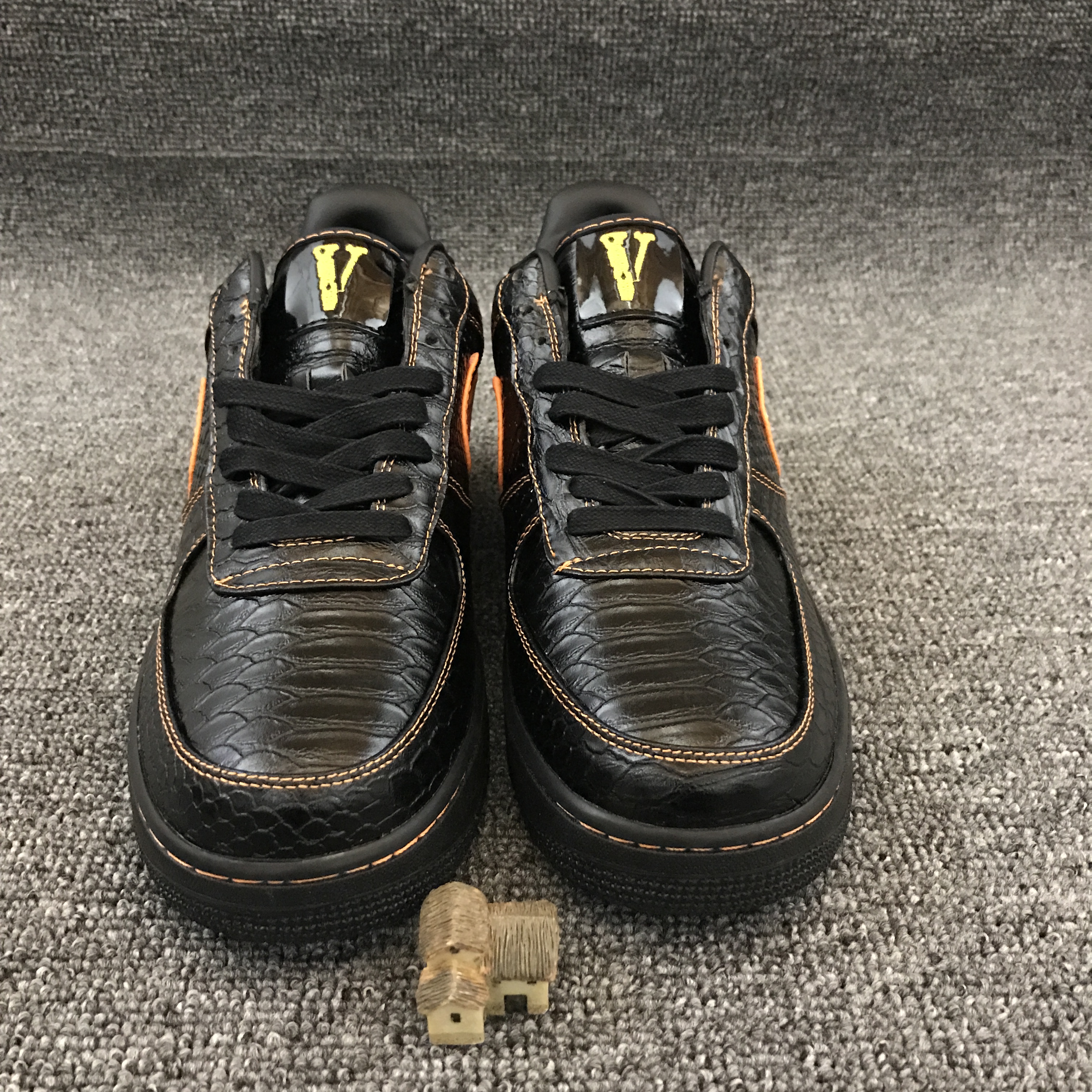 nike air force 1 - Negro Naranjo