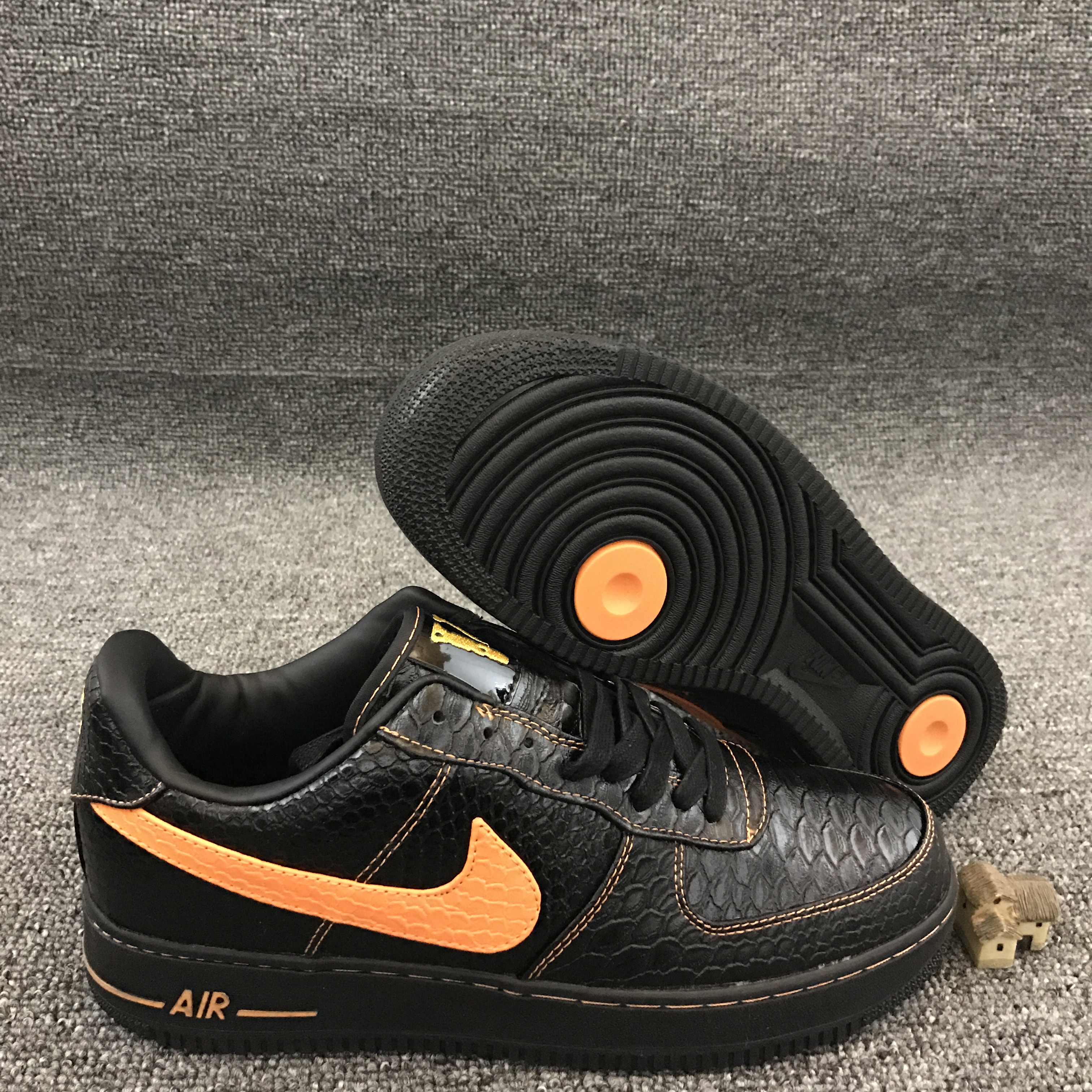 nike air force 1 - Negro Naranjo