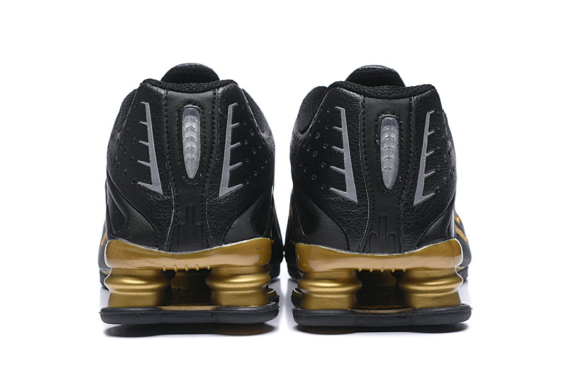 nike shox r4 - Negro Dorado