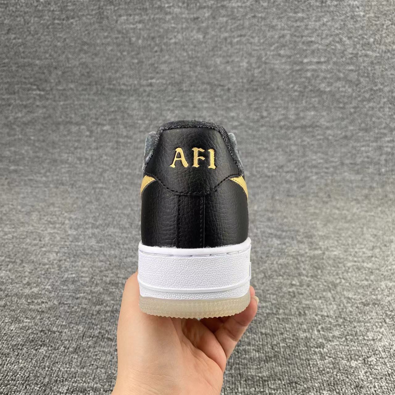 nike air force 1 - Negro Dorado