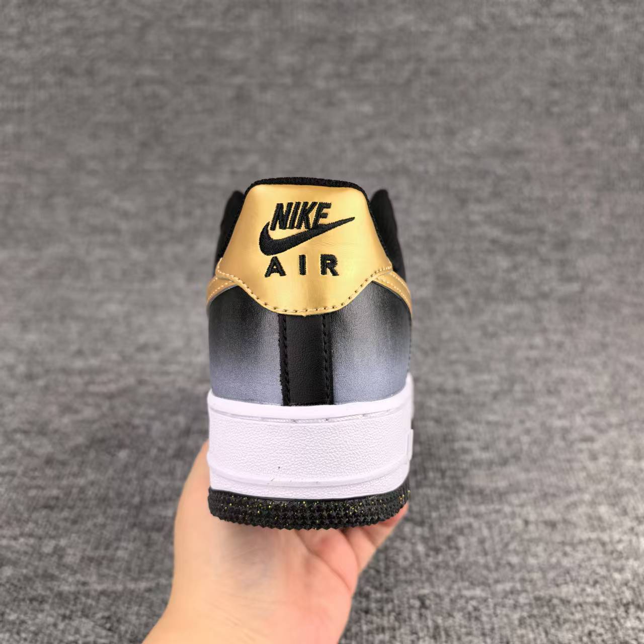 nike air force 1 - Negro Dorado